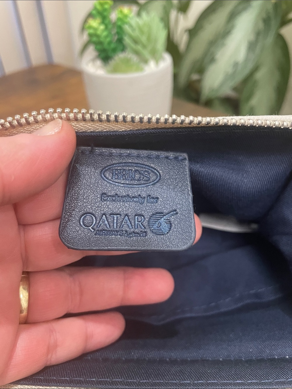 Bric's Cream and Navy Men's Toiletry Pouch - Picture 4 of 6